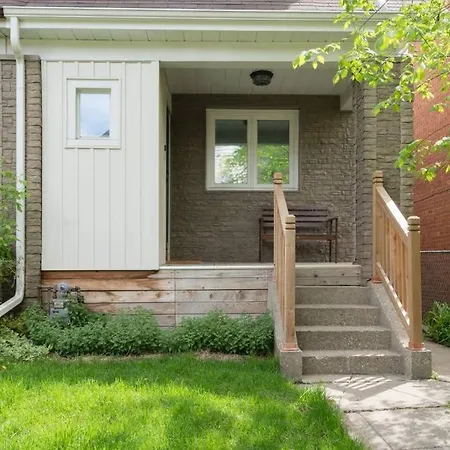Bright And Quiet Bedroom Near Subway, Koreatown And Uoft Toronto Exterior photo